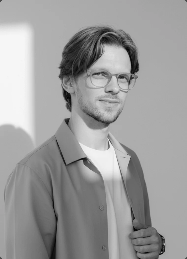 Justas Petrulis — graphic & brand designer